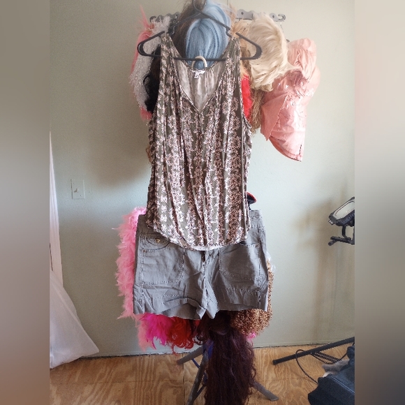 3 REALLY CUTE OUTFITS FOR SPRING TIME SIZE XL - Picture 3 of 4